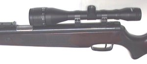 starkes Luftgewehr mit Zieloptik