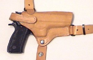 Schulterholster mit Magazintaschen f�r Pistolen 